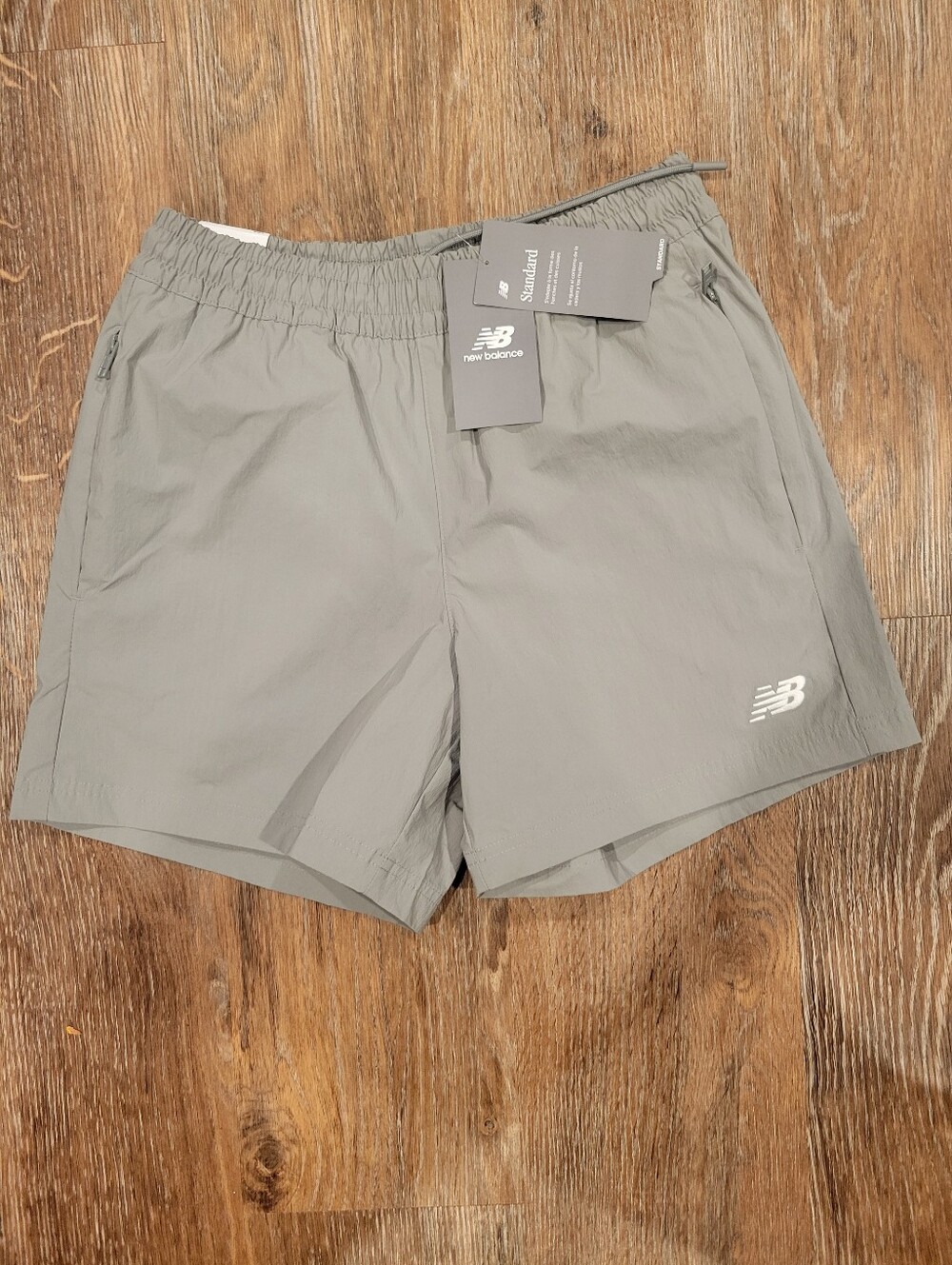 NWT Mens S Mens New Balance Running Shorts With Zipper Pockets 5in Inseam Grey